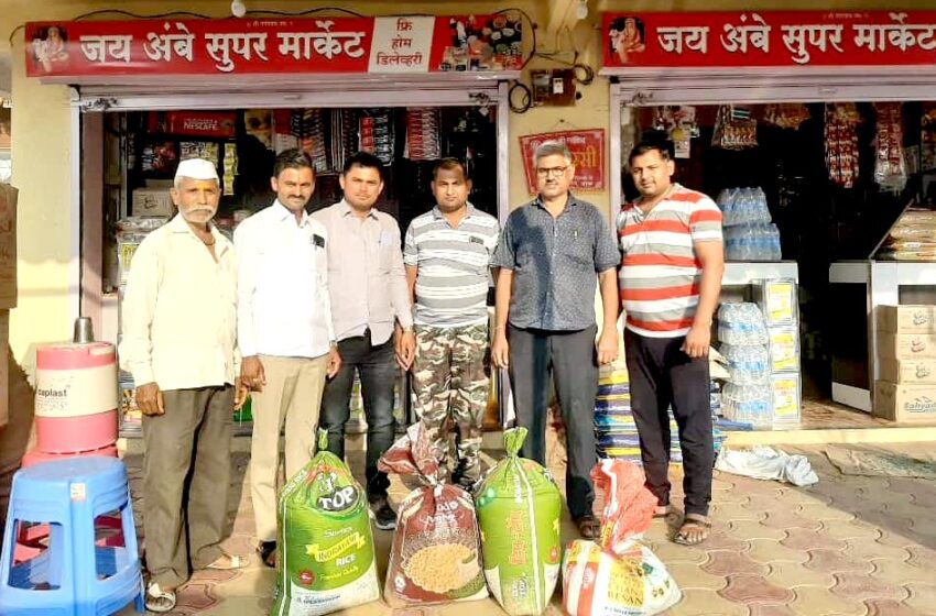  खरपुडी खुर्द खंडोबा मंदिर परिसरातील मोरांसाठी शिरवी बंधूंकडून १०० किलो धान्य