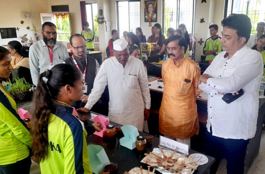  हुतात्मा राजगुरू महाविद्यालयात बॉटनिका प्रदर्शनाचे आयोजन