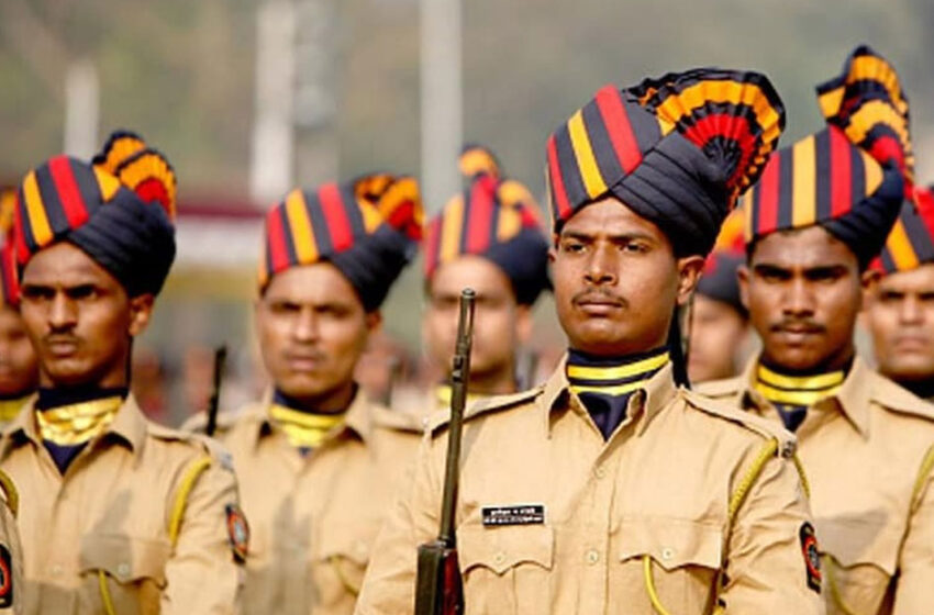  पोलिस स्मृतिदिनानिमित्त पालकमंत्र्यांच्या हस्ते हुतात्मा स्मारकास पुष्पचक्र अर्पण करून अभिवादन