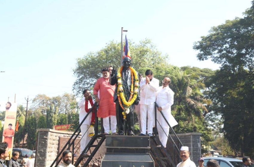  छत्रपती शिवाजी महाराज, डॉ. बाबासाहेब आंबेडकरांना मुख्यमंत्र्यांचे अभिवादन