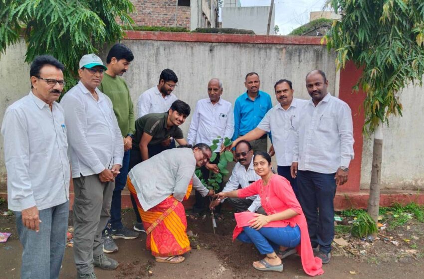  राजगुरुनगरमध्ये जागतिक निसर्ग संवर्धन दिनी ‘फोर्टीन ट्रीज’च्या वतीने वृक्ष लागवड